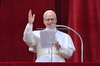 Papa Leone XIV: Il Primo Regina Caeli in Piazza San Pietro