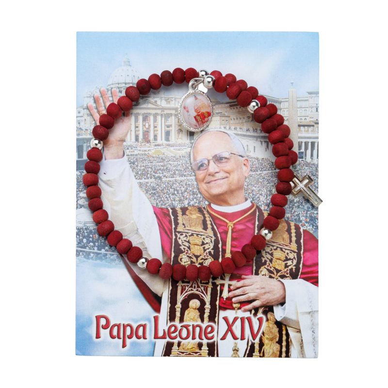 Bracciale in legno con la medaglia di Papa Leone XIV