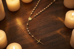 Rosario in argento dorato, perle e cristalli con Madonna della Salute e Croce della Pace