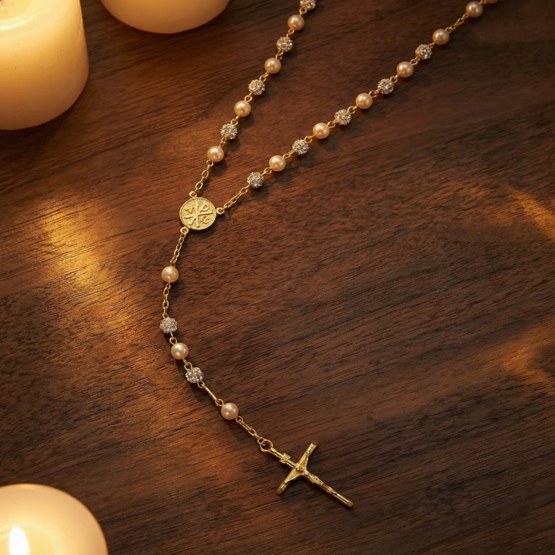 Rosario in argento dorato, perle e cristalli con Madonna della Salute e Croce della Pace