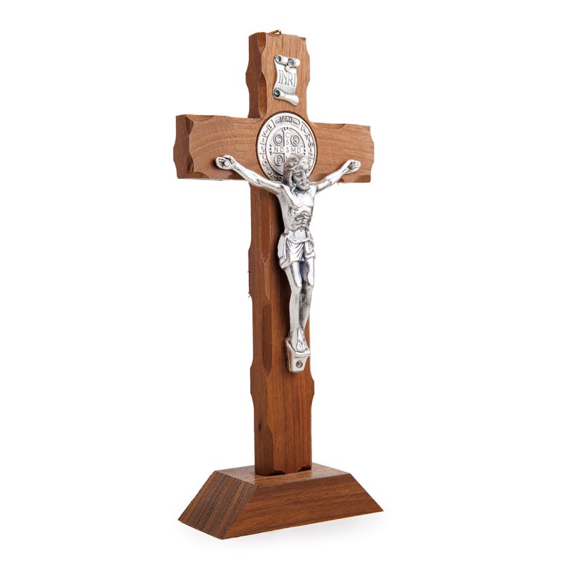 Croce con base in legno con la Medaglia di San Benedetto in metallo