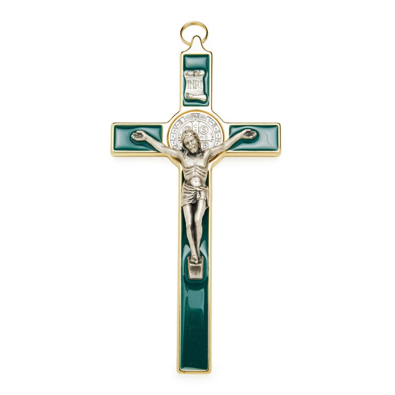 Croce da parete con la medaglia di San Benedetto in metallo dorato e smalto verde